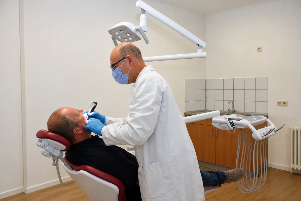 Dr Roberto Rigano, dentiste chez Sano Dental à Beckerich